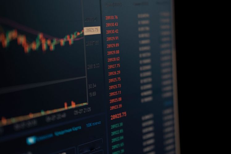 AI w finansach – jaki serwer do fraud detection i modeli ryzyka?