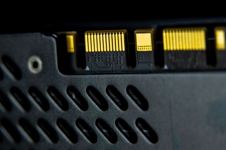 RAID w serwerze AI – kiedy wystarczy SSD, a kiedy NVMe?