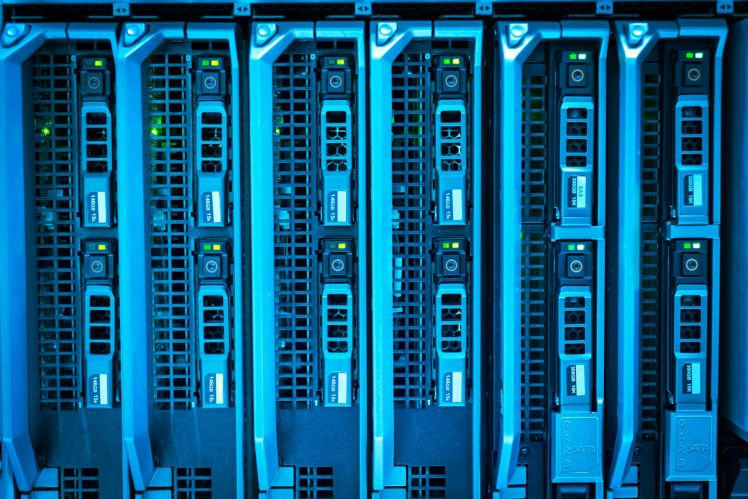 Serwery Rack – czym są i co warto o nich wiedzieć, zanim podejmiesz decyzję zakupową?